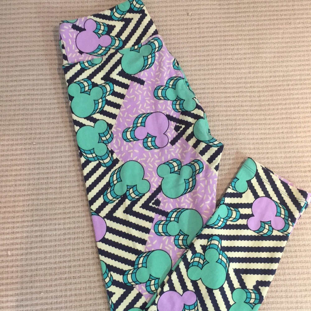 NWT Disney OS Mickey & Chevron LuLaRoe leggings🎀